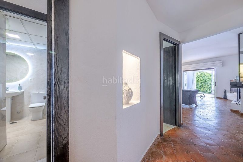 Foto 433aa8f5-9671-4c97-a76b-52ef5ea44d24. Piso apartamento en primera línea de Puerto Banús con vistas al mar ideal para inversión en Marbella