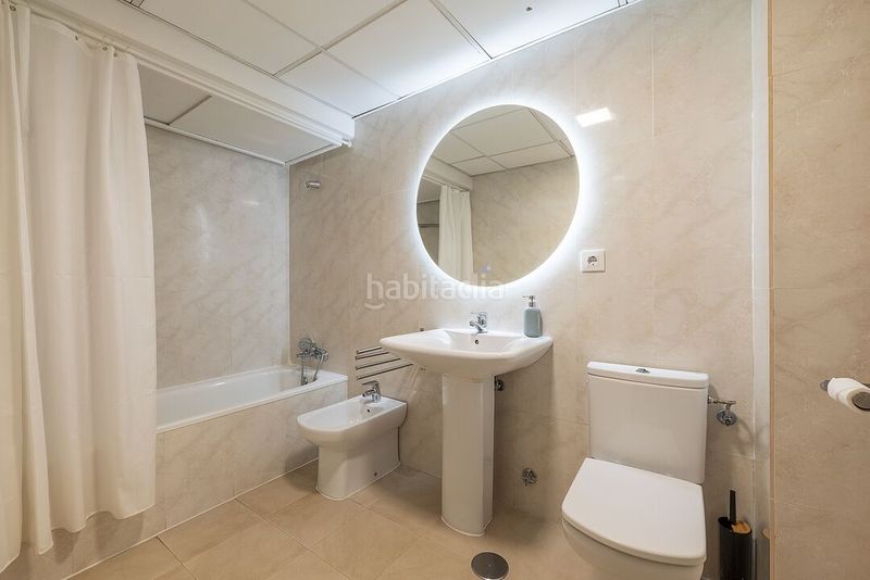 Foto 5c569d7d-4434-4ea4-b850-9b0c3a7ba54a. Piso apartamento en primera línea de Puerto Banús con vistas al mar ideal para inversión en Marbella