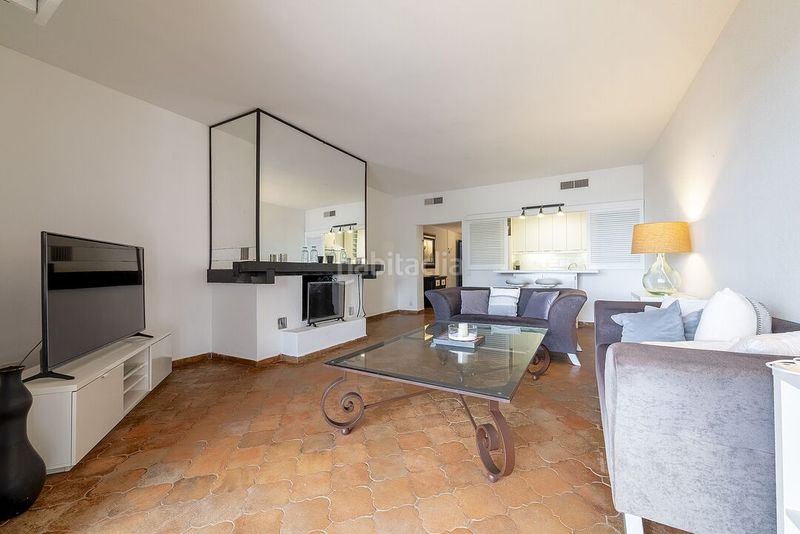 Foto 738b3e54-9b15-4c97-beb2-e354ac8821d9. Piso apartamento en primera línea de Puerto Banús con vistas al mar ideal para inversión en Marbella