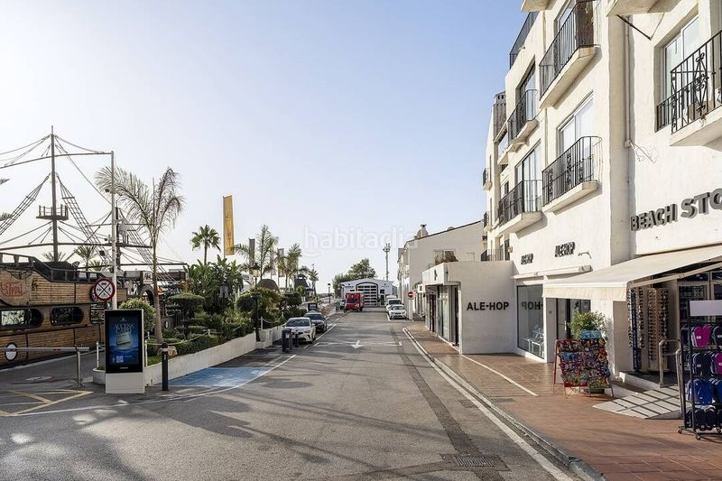 Foto ab96777a-6a29-4ad3-a6e1-a04a691d20ca. Piso apartamento en primera línea de Puerto Banús con vistas al mar ideal para inversión en Marbella