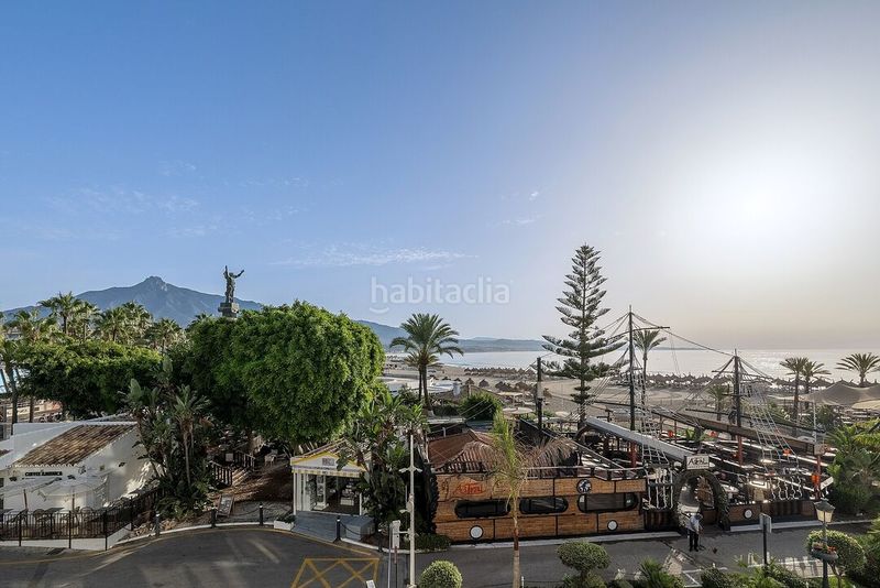 Foto b4d4758d-39d3-4004-babd-dbd98cb09b4c. Piso apartamento en primera línea de Puerto Banús con vistas al mar ideal para inversión en Marbella