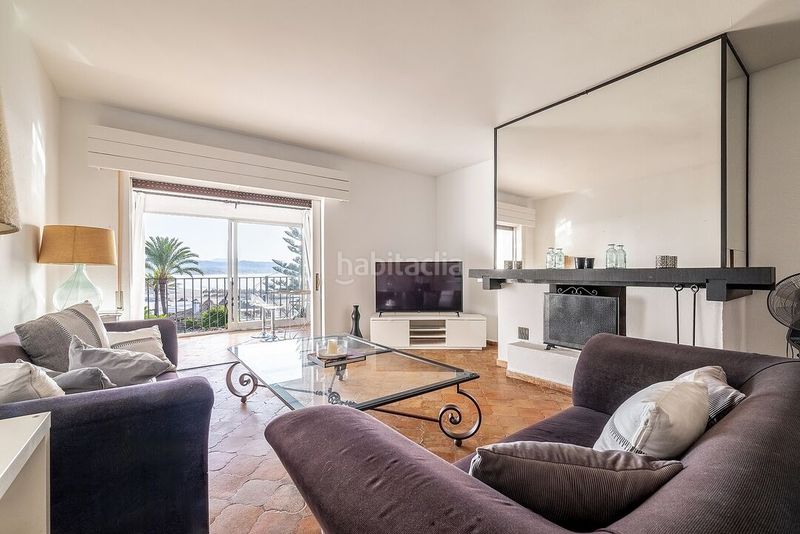 Foto f0f6138c-5747-4132-b4f1-1b44eab1dd63. Piso apartamento en primera línea de Puerto Banús con vistas al mar ideal para inversión en Marbella