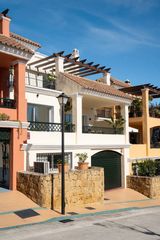 Semi detached house in Las Brisas. 4 dormitorios adosado nueva andalucia