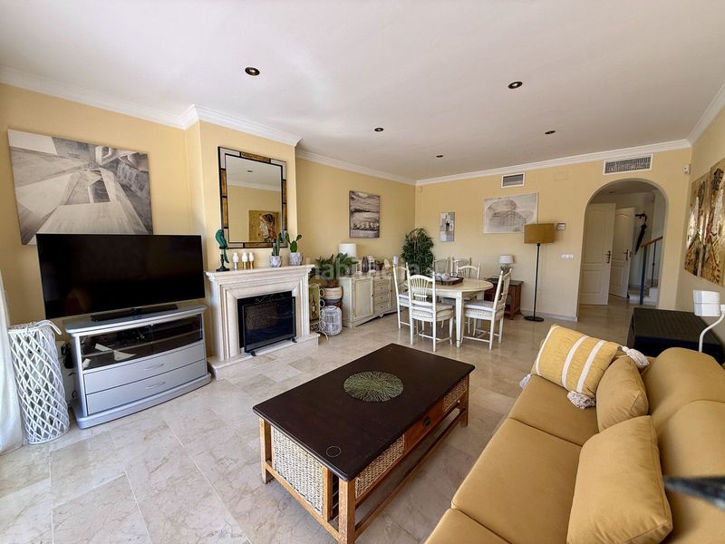 Foto 63b01bb9-4754-4978-a191-bae0a474c4a0. Zweistöckige wohnung mit heizung in Santa María Marbella