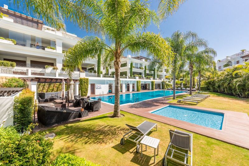 Foto a946b8b5-5212-4335-a7d5-5b739af2d705. Dúplex amb calefacció aparcament piscina a Parque Central Estepona