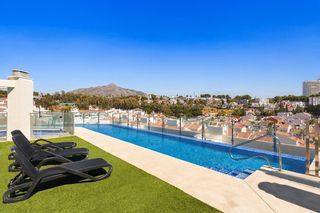 Apartament a Las Brisas. 3 dormitorios apartamento nueva andalucia