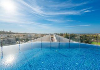 Apartament a Las Brisas. 3 dormitorios apartamento nueva andalucia