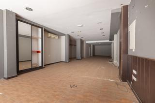 Local Comercial en Calle JARDINES