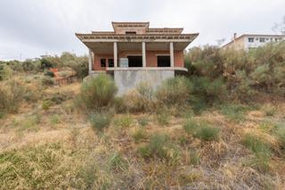 Terreny residencial  Calle güevéjar. Parcela con estructura en la zubia