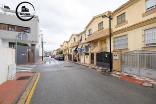 Maison  Calle de dalia. Casa en armilla