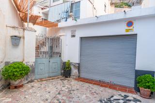 Casa a San Matías - Realejo. Casa con cuevas y terreno en barranco del abogado