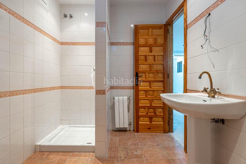 Foto 22a3a13d-3b7b-4267-9761-dd1d68ef4170. Chalet  de 505 m2 construidos con piscina y jardines. 5 dormitorios, 3 baños y un aseo. sótano 162 m2 en Santa Fe