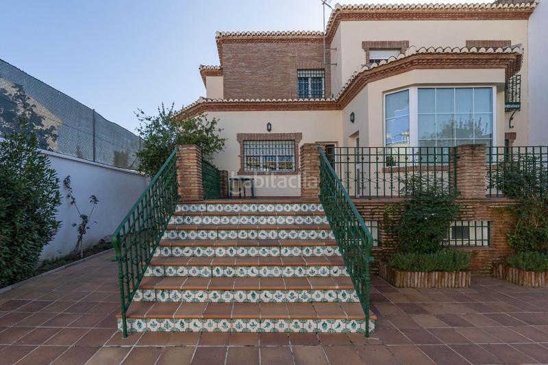 Foto 5696ce00-c6b1-4626-9dd6-6182d8716ca0. Chalet  de 505 m2 construidos con piscina y jardines. 5 dormitorios, 3 baños y un aseo. sótano 162 m2 en Santa Fe
