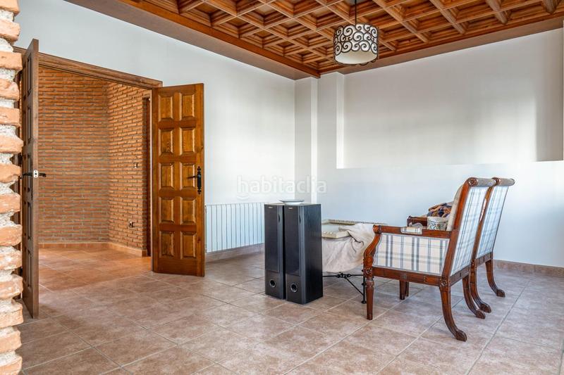 Foto bd2ae4f8-c4ec-41dd-a9c0-98677a071678. Chalet  de 505 m2 construidos con piscina y jardines. 5 dormitorios, 3 baños y un aseo. sótano 162 m2 en Santa Fe