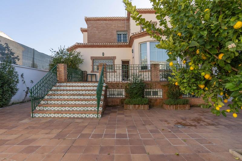 Foto c4bd4a9c-fc03-4be3-b3b6-c00b81509986. Chalet  de 505 m2 construidos con piscina y jardines. 5 dormitorios, 3 baños y un aseo. sótano 162 m2 en Santa Fe
