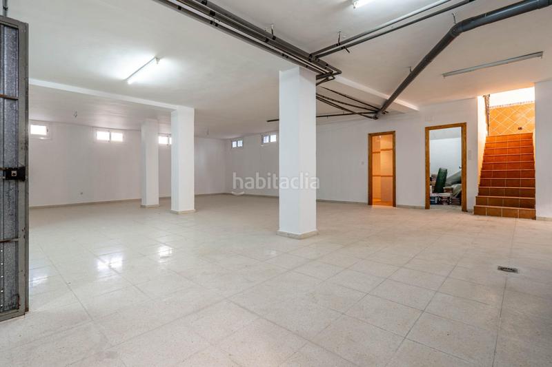 Foto c89b5872-6cd7-4445-be81-b11ba76d4d21. Chalet  de 505 m2 construidos con piscina y jardines. 5 dormitorios, 3 baños y un aseo. sótano 162 m2 en Santa Fe