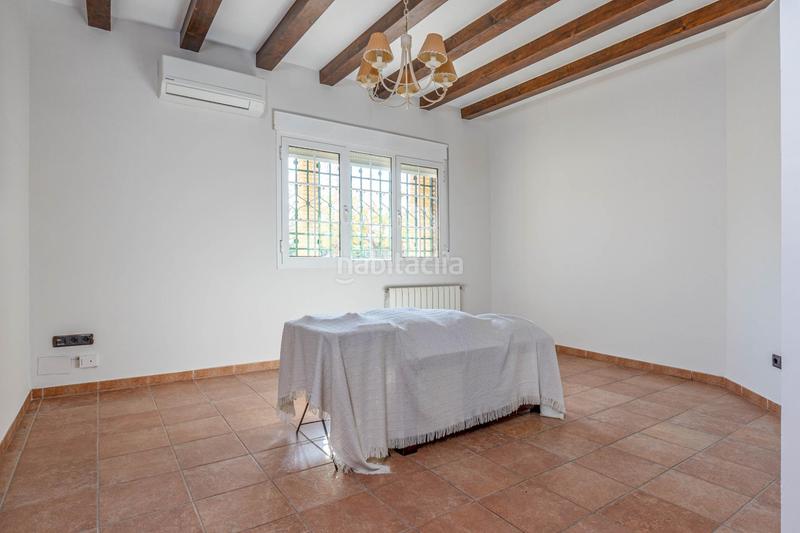 Foto d0d6d998-3da0-4bb0-9d8e-cea7f1451bf3. Chalet  de 505 m2 construidos con piscina y jardines. 5 dormitorios, 3 baños y un aseo. sótano 162 m2 en Santa Fe