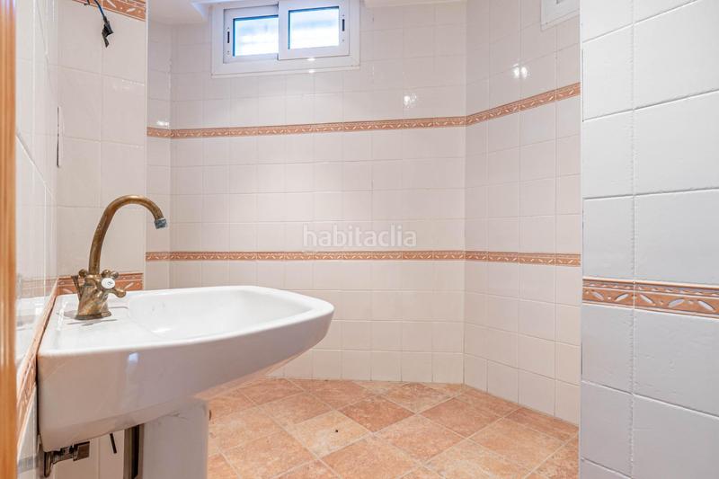 Foto e96ac8ef-dcb4-4d3a-b752-3facce50cde8. Chalet  de 505 m2 construidos con piscina y jardines. 5 dormitorios, 3 baños y un aseo. sótano 162 m2 en Santa Fe