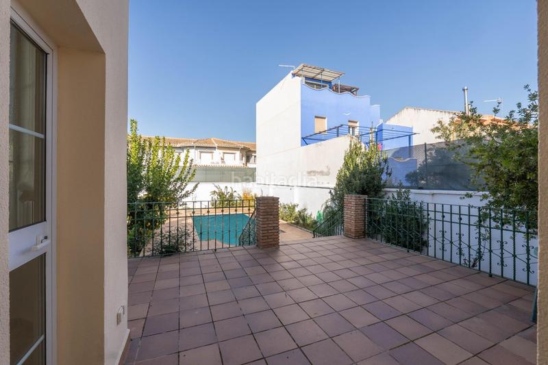 Foto f698e8a7-b3c8-45b1-b31d-e8e91a11849e. Chalet  de 505 m2 construidos con piscina y jardines. 5 dormitorios, 3 baños y un aseo. sótano 162 m2 en Santa Fe