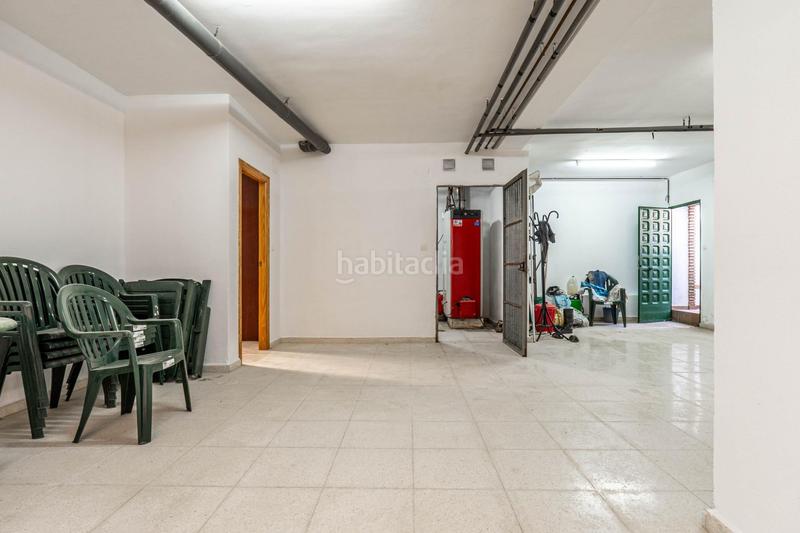 Foto fdd1e53d-31a9-4816-90f5-736d5bb7a949. Chalet  de 505 m2 construidos con piscina y jardines. 5 dormitorios, 3 baños y un aseo. sótano 162 m2 en Santa Fe