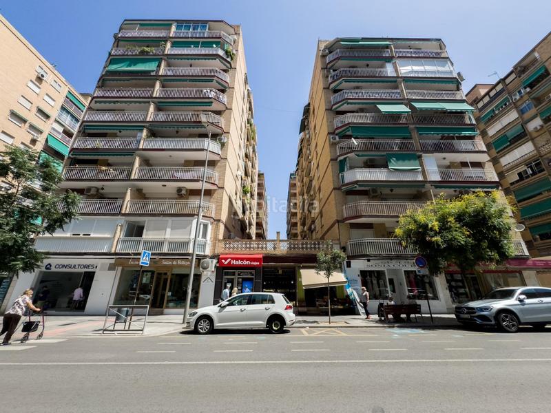 Foto 33faf6f3-9ec5-49f9-b856-d1f9f50a019e. Piso en calle palencia 11 piso reformado con aparcamiento incluido en vergeles. en Granada