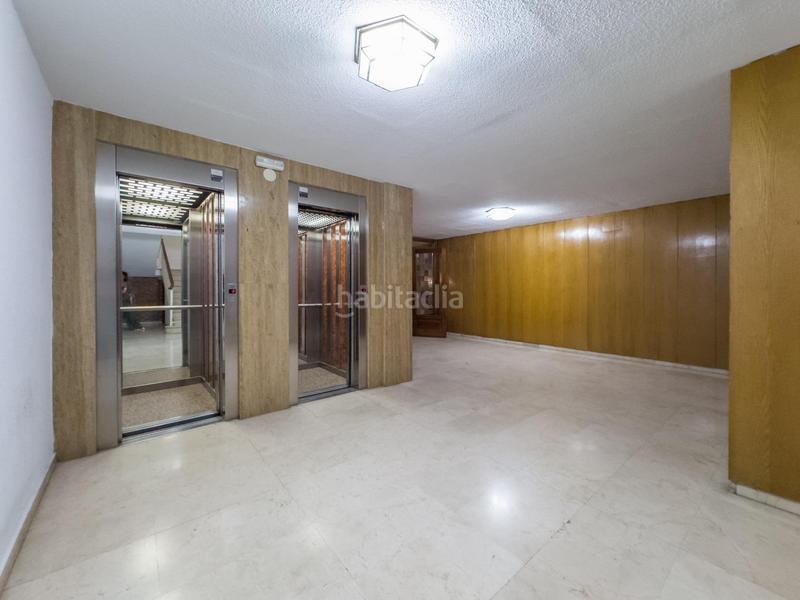 Foto f43a5b5f-8502-48ad-9bd9-8cebe8b4f0e8. Piso en calle palencia 11 piso reformado con aparcamiento incluido en vergeles. en Granada