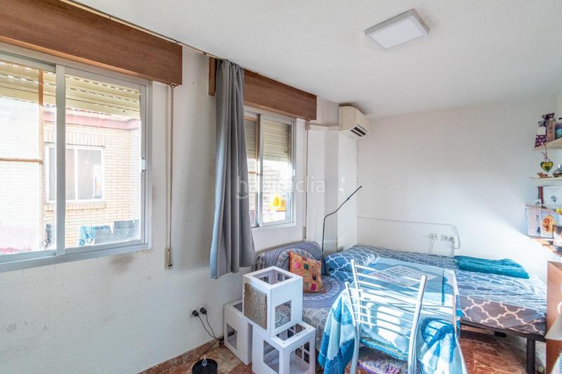 Foto 890aeddb-922c-45b6-b8cb-61be1612b16f. Estudio  junto hospital real en San Ildefonso Granada