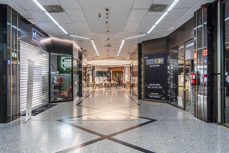 Foto 63113c42-ab72-4a49-af9f-950f8e15e274. Local comercial  en centro comercial neptuno!!!!!!!!!!!!! en Granada