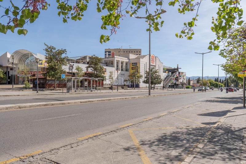 Foto 999978dd-b379-4f93-9d22-0193bedae709. Local comercial  en centro comercial neptuno!!!!!!!!!!!!! en Granada