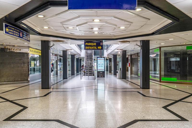 Foto fc4d1011-9dca-4f58-9d41-6cf1cab5af56. Local comercial  en centro comercial neptuno!!!!!!!!!!!!! en Granada