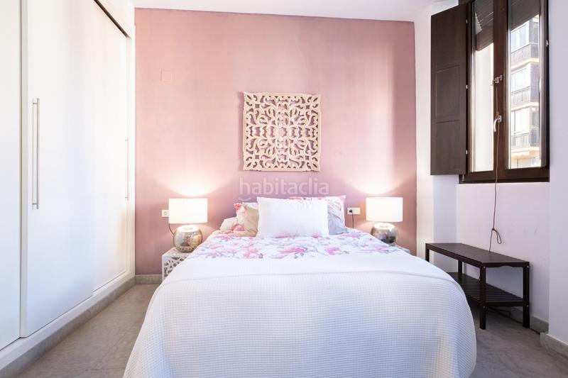 Foto 007db356-949b-4a72-8291-c648225742b3. Edificio esta casa no es solo un lugar para vivir, es un estilo de vida y una inversión en pleno epicentro. en Granada