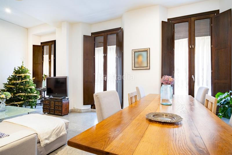 Foto 077fedf6-0e5e-46af-805c-055663d22887. Edificio esta casa no es solo un lugar para vivir, es un estilo de vida y una inversión en pleno epicentro. en Granada