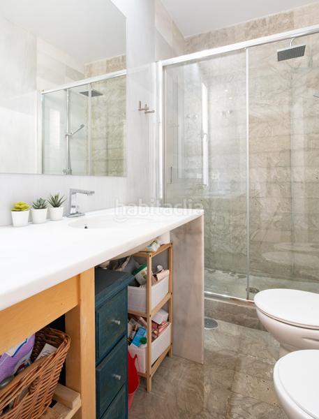 Foto 565ac166-0d94-4295-b689-d72607753650. Edificio esta casa no es solo un lugar para vivir, es un estilo de vida y una inversión en pleno epicentro. en Granada