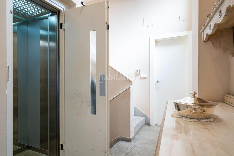 Foto 5a6f67ce-69bf-4384-991f-7f412c21cd74. Edificio esta casa no es solo un lugar para vivir, es un estilo de vida y una inversión en pleno epicentro. en Granada