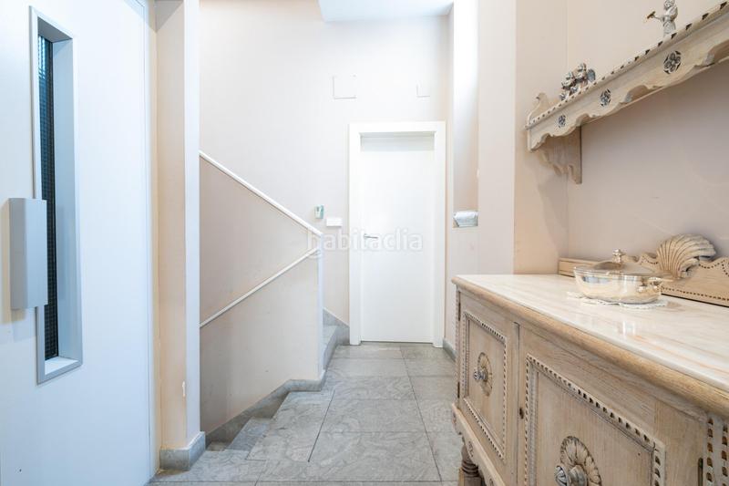 Foto 5b26f6f3-cea8-4312-80ea-973fa6173427. Edificio esta casa no es solo un lugar para vivir, es un estilo de vida y una inversión en pleno epicentro. en Granada