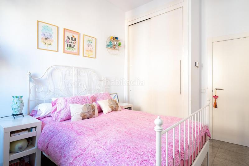 Foto 7e01f2bd-891d-4420-94be-270784d73b14. Edificio esta casa no es solo un lugar para vivir, es un estilo de vida y una inversión en pleno epicentro. en Granada