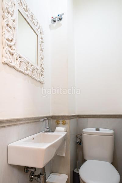 Foto 9ed1d097-b427-4b6e-9bad-f745a2915acc. Edificio esta casa no es solo un lugar para vivir, es un estilo de vida y una inversión en pleno epicentro. en Granada