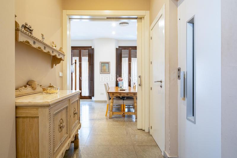 Foto d487173f-bc80-4d47-8eeb-0aa621dc3f5d. Edificio esta casa no es solo un lugar para vivir, es un estilo de vida y una inversión en pleno epicentro. en Granada