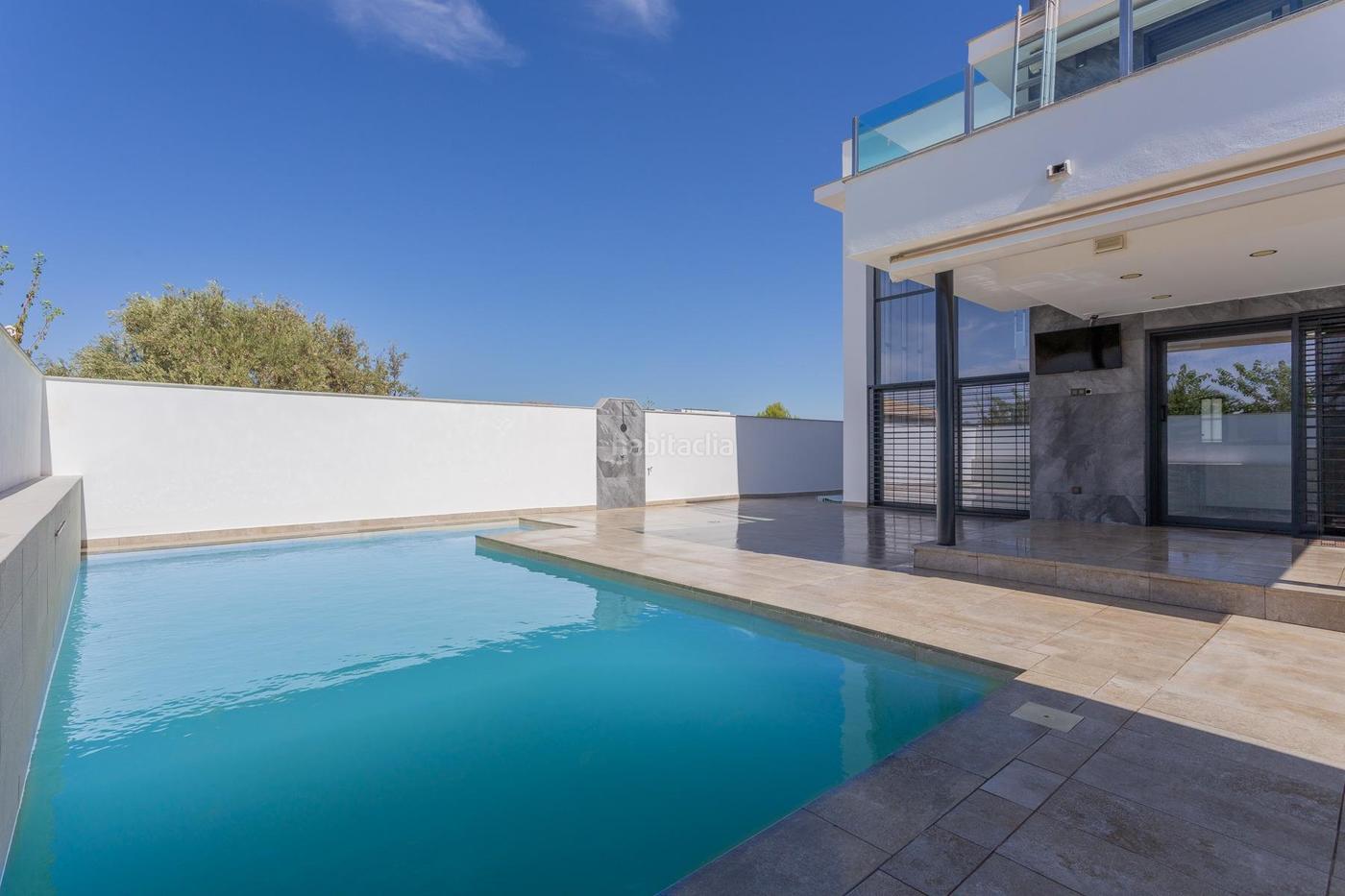 Ponemos a la Venta esta Espectacular casa en la Urbanizacin los Atarfe