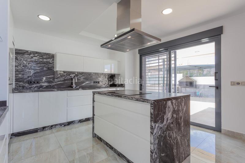Foto 26e73b57-6009-44e8-b1ec-950230d6a54f. Chalet ponemos a la venta esta espectacular casa en la urbanización los cortijos en Atarfe