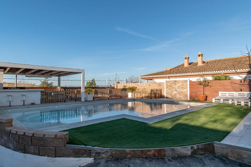 Foto 95e54af2-5d67-4fec-9a38-f4ffd30bb772. Chalet preciosa casa totalmente reformada en suspiro del moro, en Otura