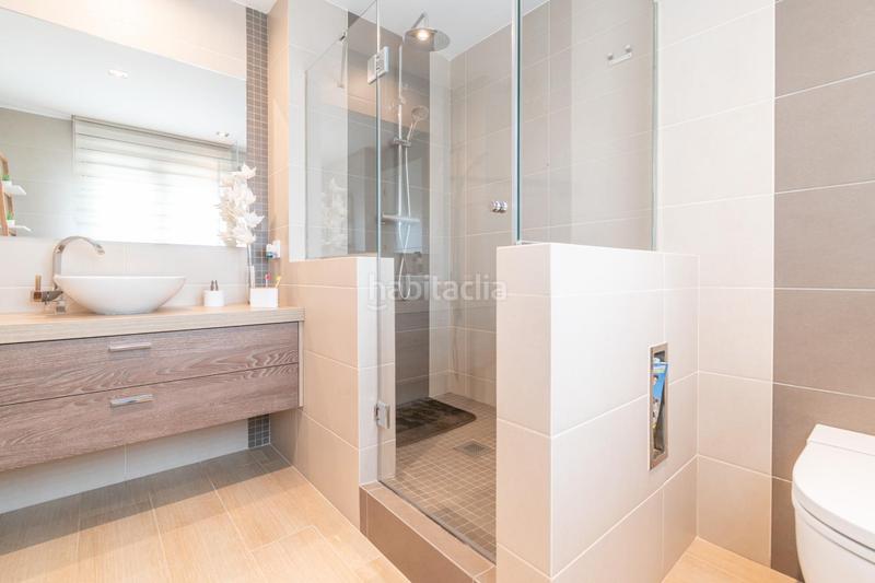 Foto c345fb4c-b5da-44e5-a67d-d5d226098c04. Chalet descubre el hogar de tus sueños en este espectacular chalet independiente! en Monachil