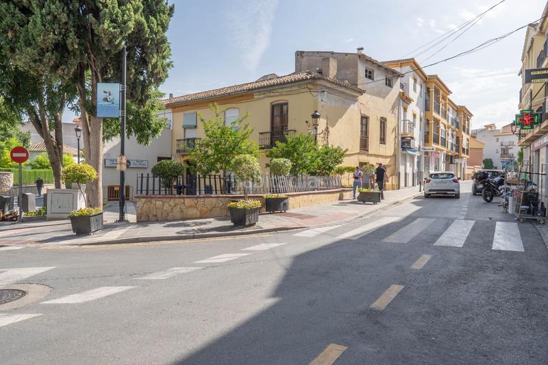 Foto 38a5b9e7-a945-48a4-9460-4227d31bfc9b. Casa  de tres plantas con 288 m2 a reformar frente al ayuntamiento en Ogíjares