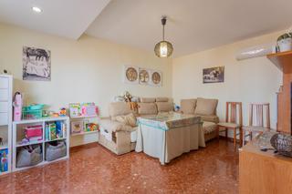 Casa adossada a Peligros. Amplia y moderna propiedad en peligros  vega de granada