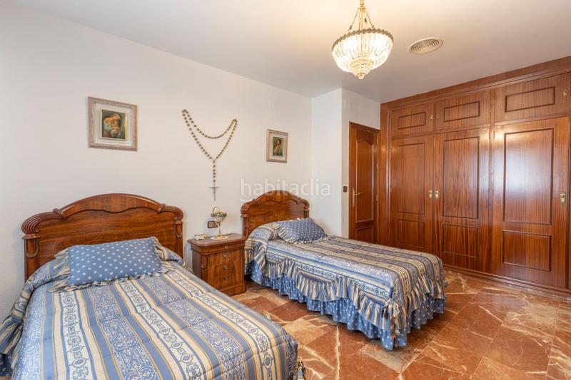 Foto 23695894-4d9f-403c-8885-33fff047f197. Casa aparellada amb aparcament a Jun