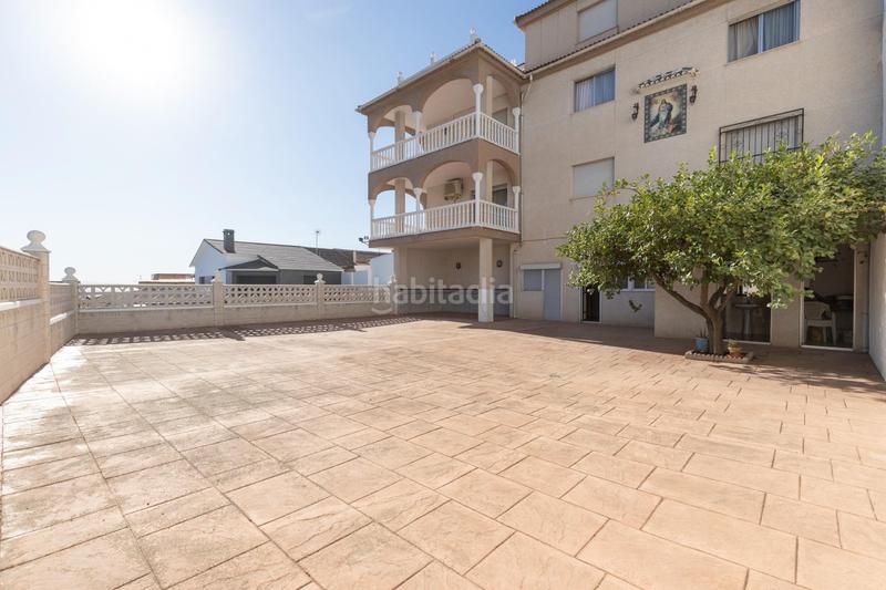 Foto 533320b6-8a97-420f-b7df-865ad5a4ae21. Casa aparellada amb aparcament a Jun