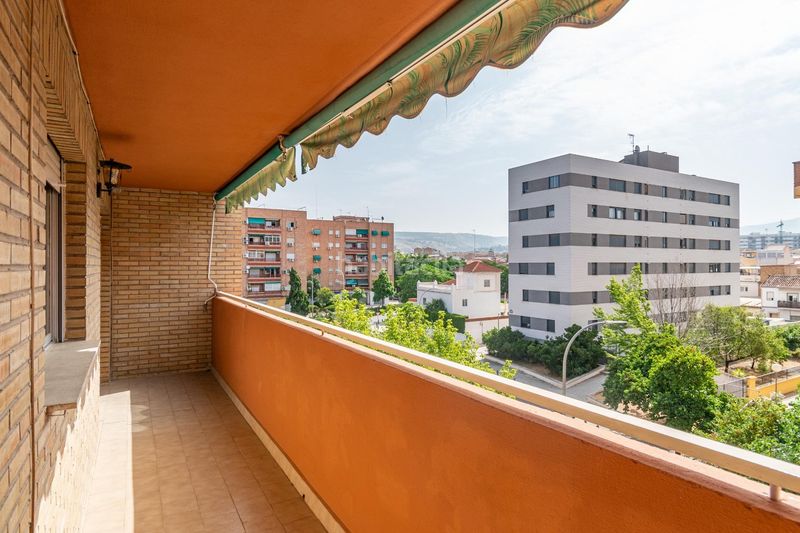 Foto a2cc90ab-bad6-4d4b-9ca9-3fa2b27ca9b6. Pis amb aparcament a Barrio de Zaidín Granada