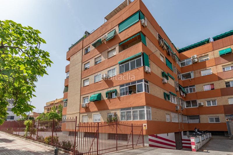 Foto d281a3ee-5395-40ae-950e-4a03a27fa13f. Pis amb aparcament a Barrio de Zaidín Granada