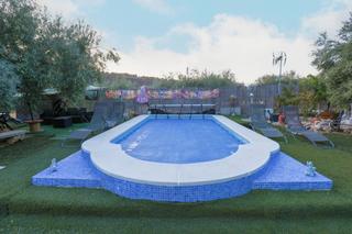 Mas à Barrio de la Vega. Cortijo en el llano de huenes, monachil