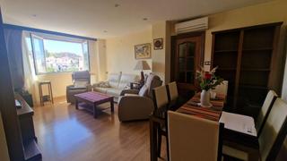 Piso en Crta. De la Sierra. Amplio y luminoso piso en carretera de la sierra, granada  ideal